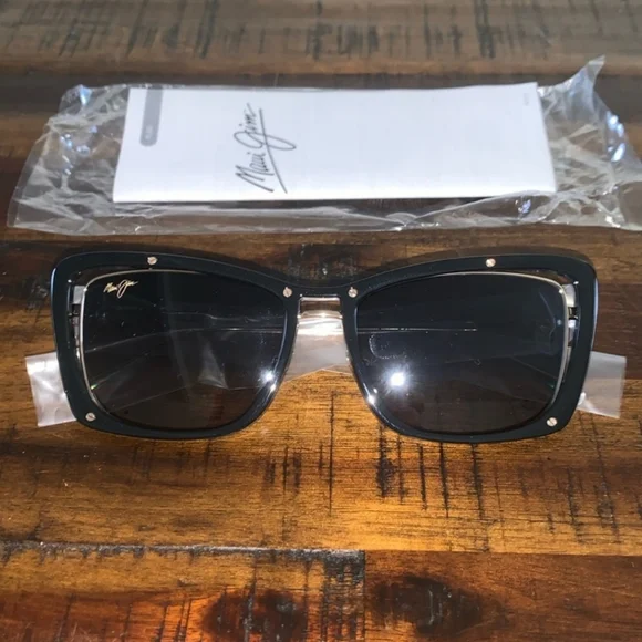 New without Box Adrift Maui Jim Sunglasses New without Box Adrift Maui Jim Sunglasses main image 3
